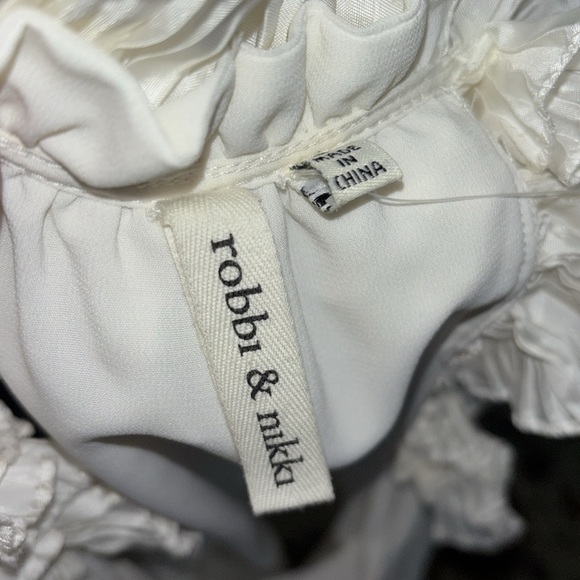 NWT Robbi & Nikki size small ivory ruffle top - Picture 6 of 7